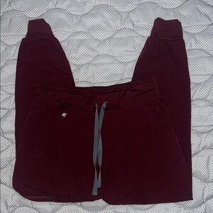 Small Petite Figs Zamora joggers.